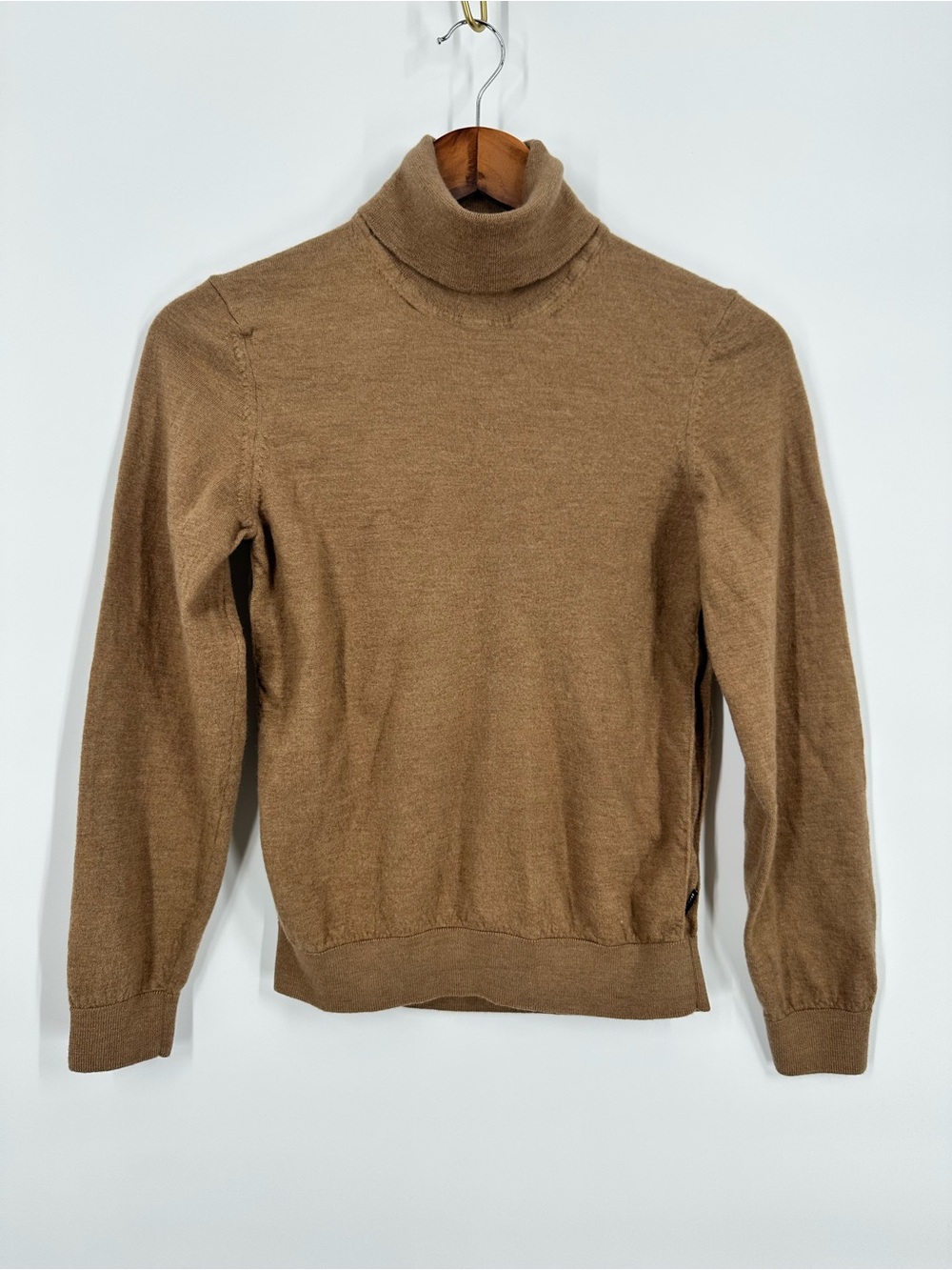 BOSS Hugo Boss 100% Wool Turtleneck Sweater Camel Brown Minimalist Classic Sz M